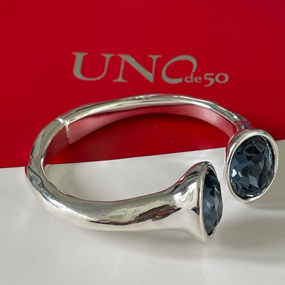 Uno de 50 Bracelet - NEVER SEEN - Silver with Blue Swarovski Crystal - Picture 4 of 14